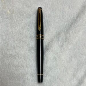 Sophisticated Black and Gold Pen